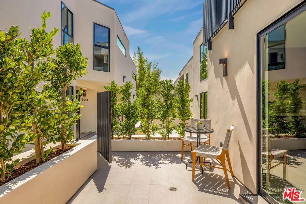 922 N West Knoll Drive, West Hollywood, California 90069 home-pic-21